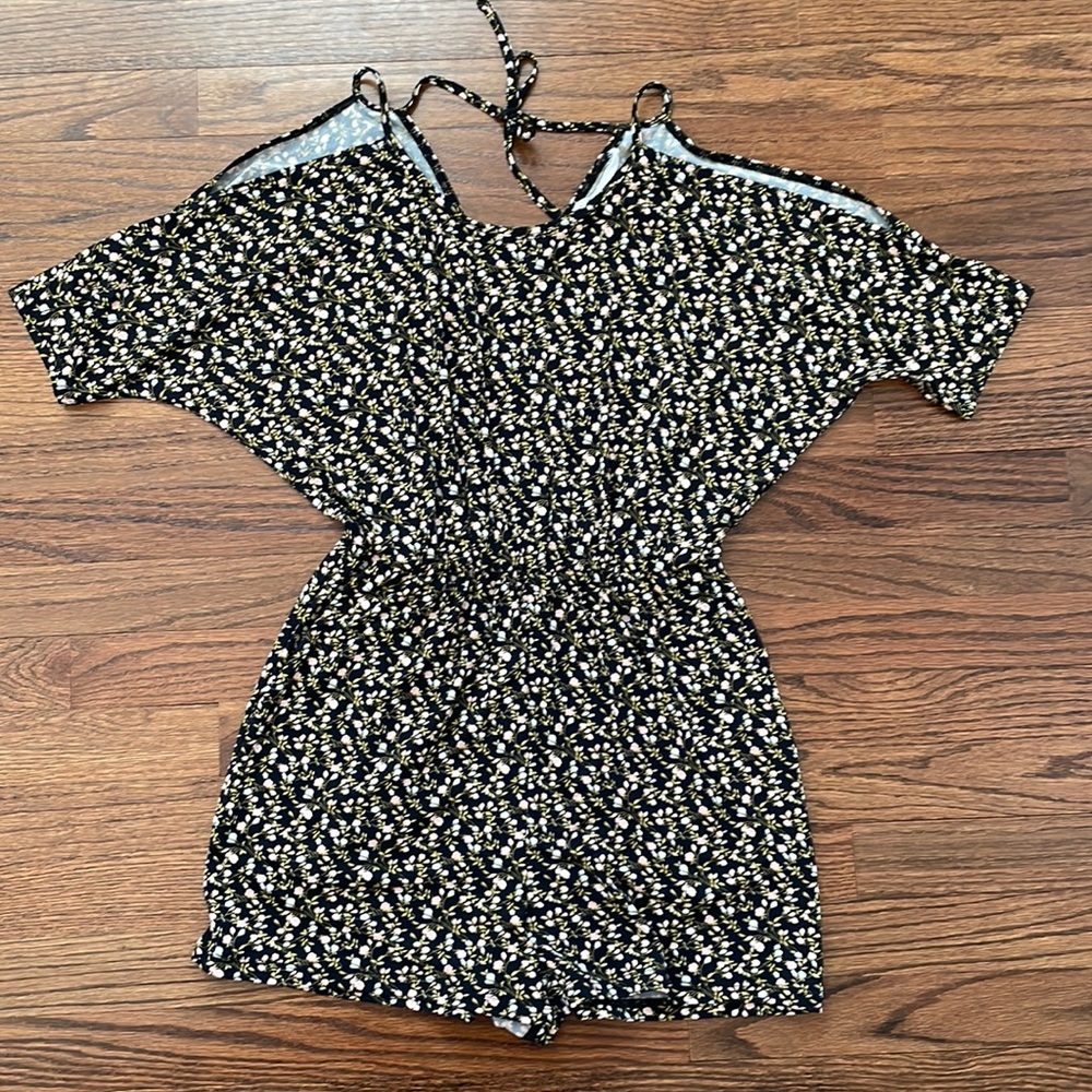 BCBGeneration Floral Flutter Sleeve Romper Womens Size Extra Small
